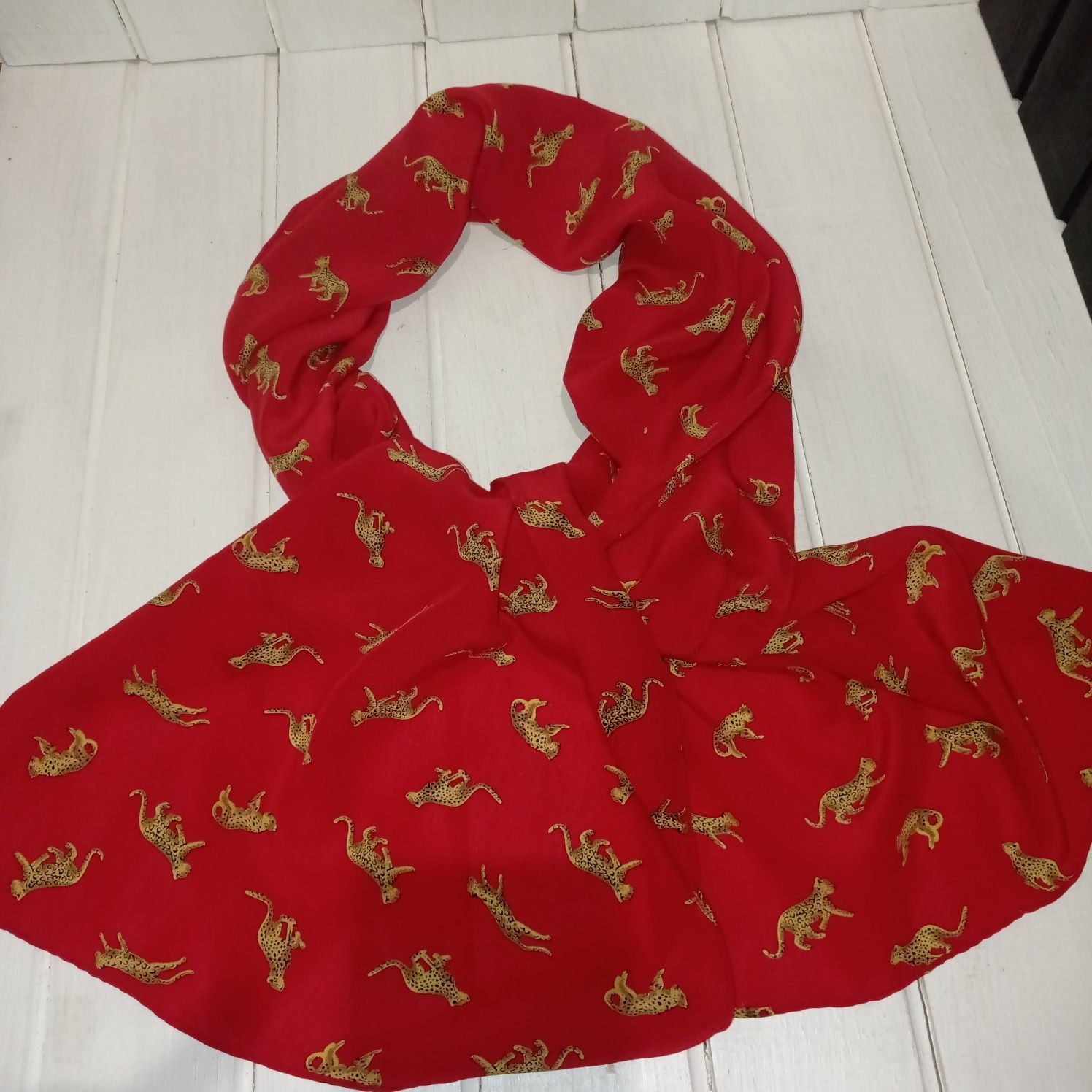 Шовковий червоний шарф в ягуарах. Silk шёлк платок
