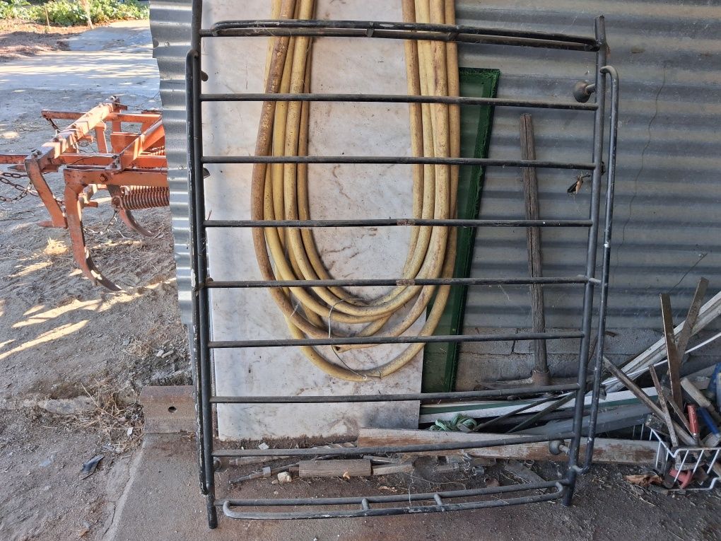 Vende-se grade para o tijadilho da Renault4l.