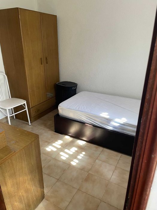 Alugo  em Gambelas Faro, quartos para  estudantes
