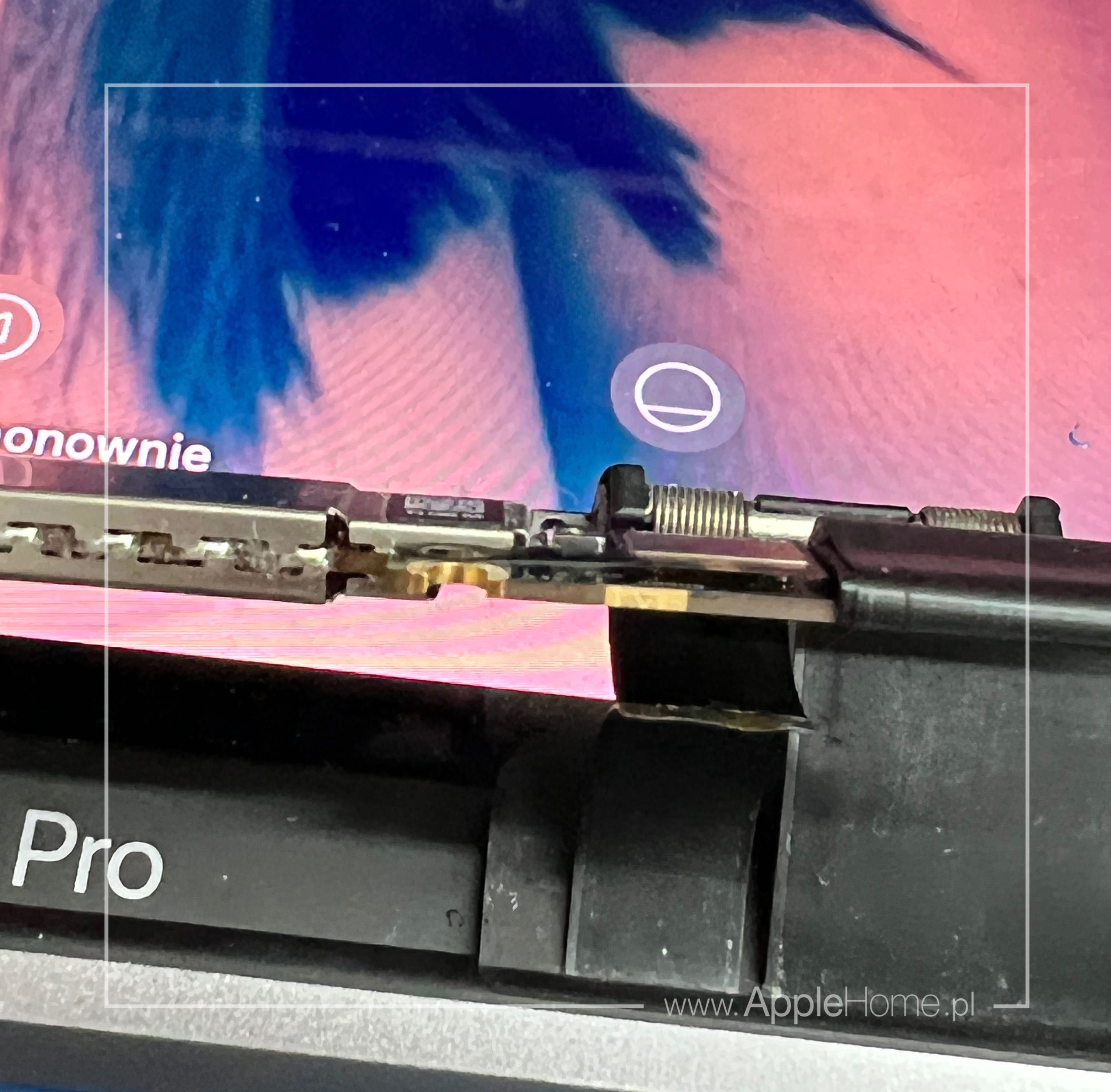 Naprawa matrycy flexgate MacBook Pro 13 / 15 A1708 A1706 A1707 A1990