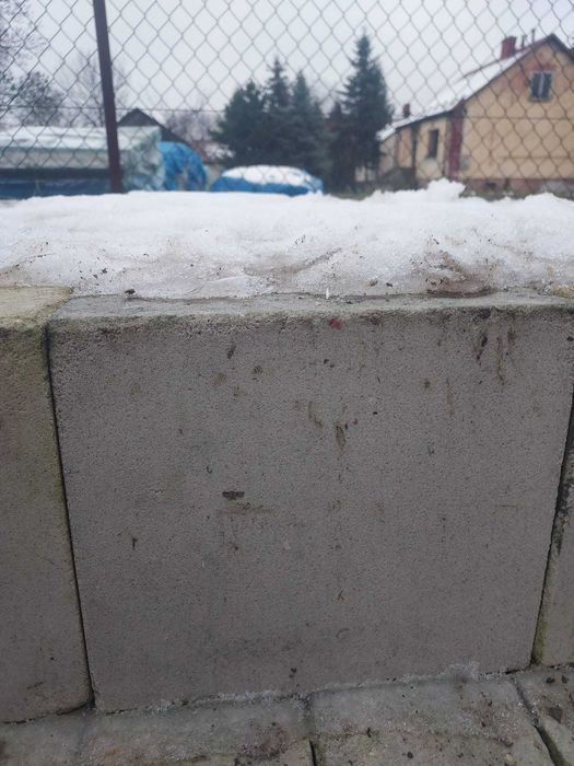 Biały bloczek cegła pustak silikat