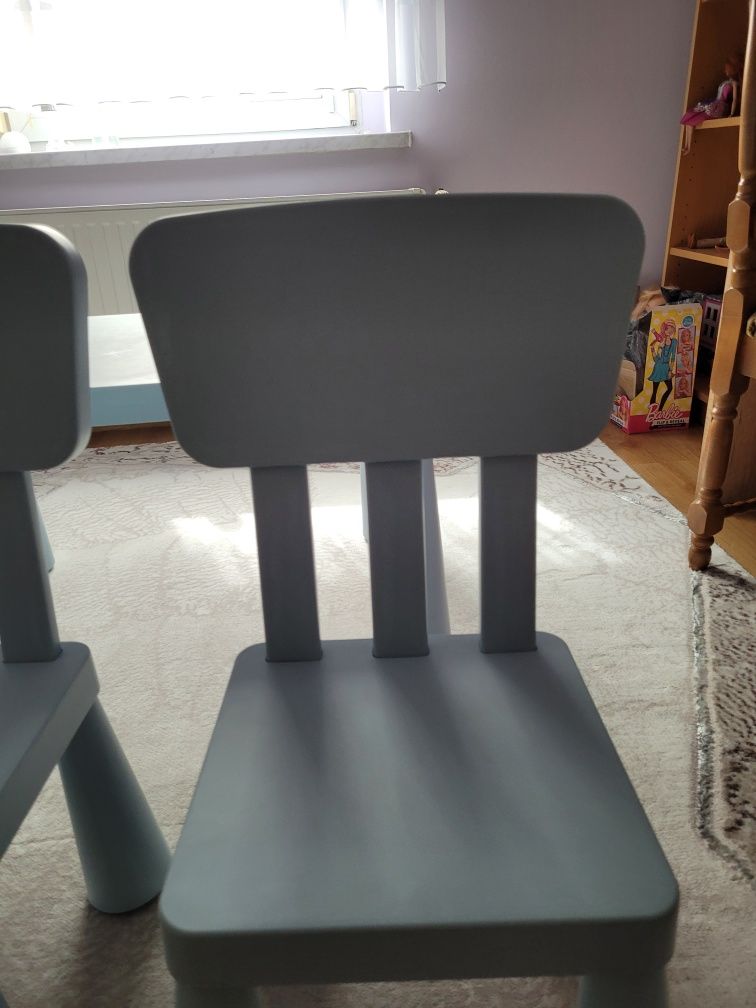 Stolik mammut ikea + 2 krzesełka niebieskie