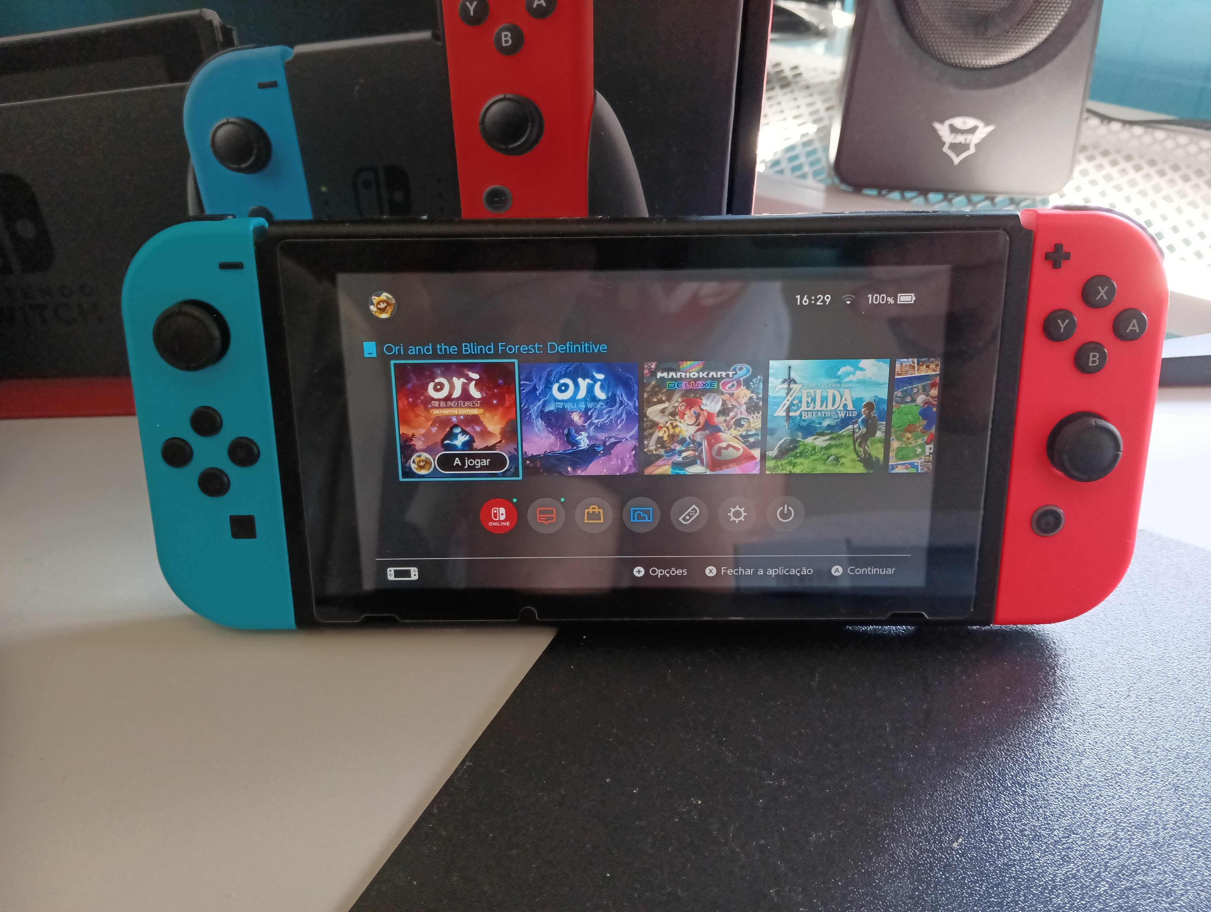 Nintendo Switch + Zelda Tears of the Kingdom