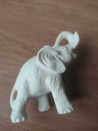 Figurka słonia z biskwitu wys 9 cm