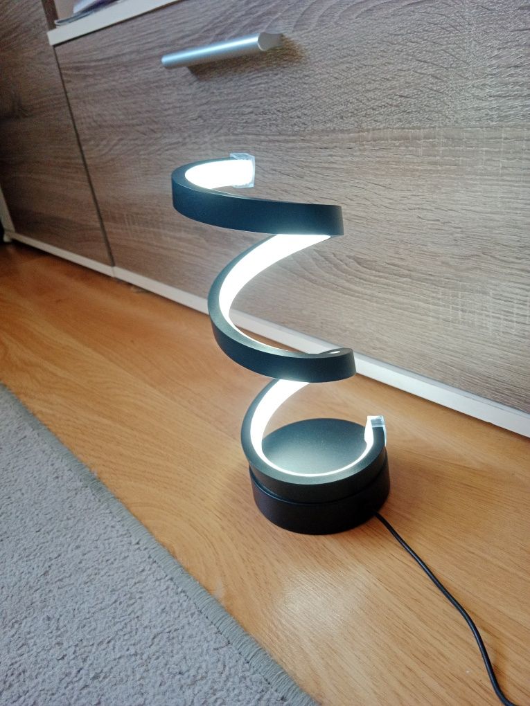 Lampka spirala LED stojąca