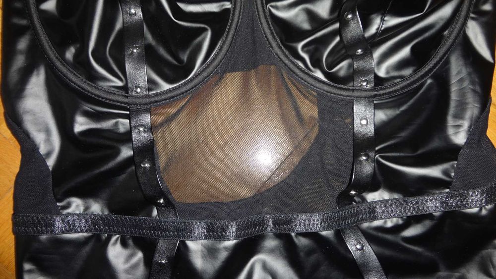 Bielizna erotyczna, body 2XL sexi, ćwieki, lateks, paski, strapsy