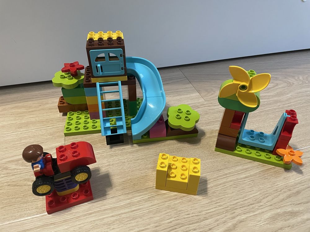 12 zestawów Lego Duplo plus luźne klocki