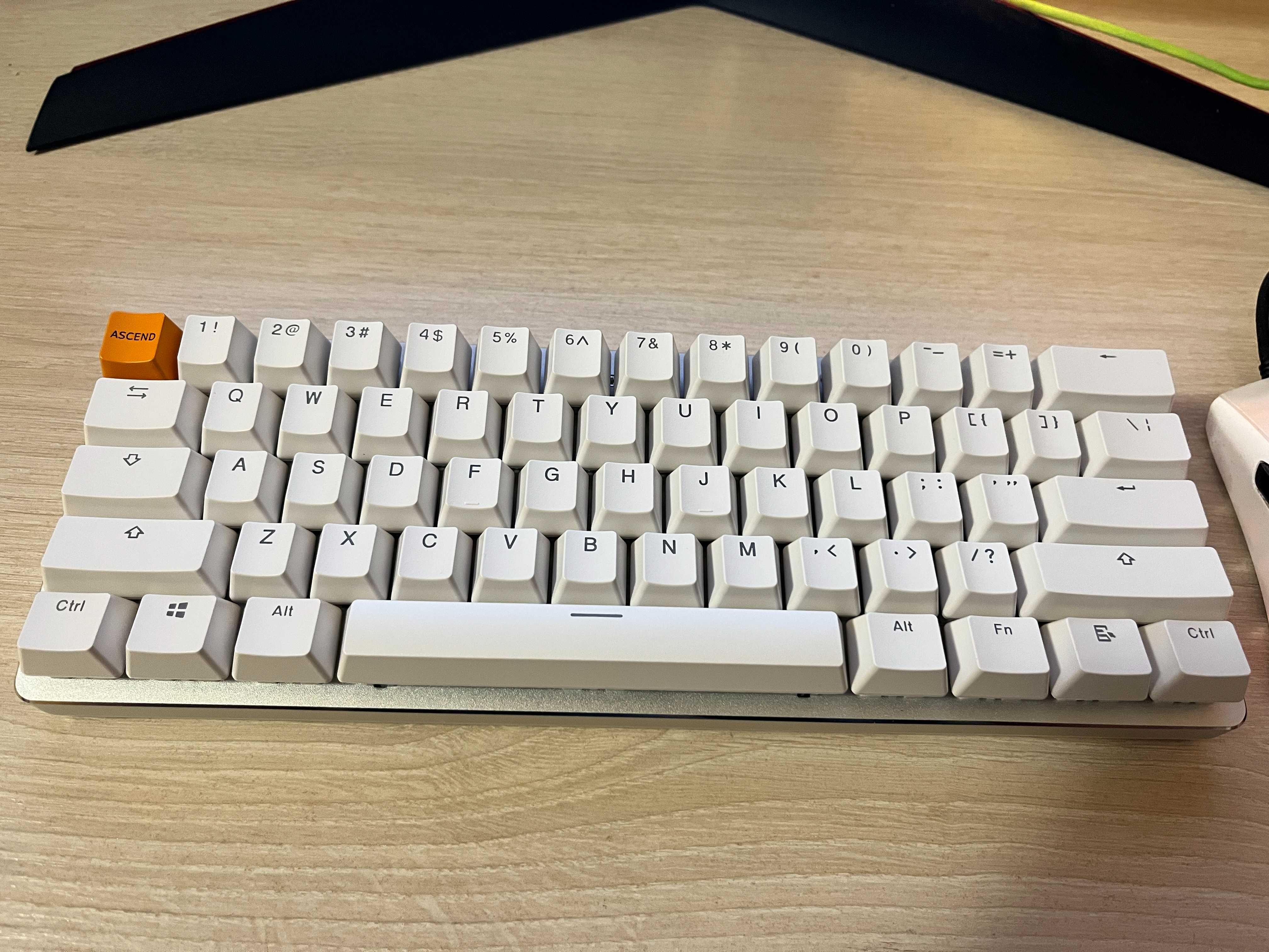 Glorious GMMK COMPACT White (GLO-GMMK-COM-BRN-W) Gateron Brown