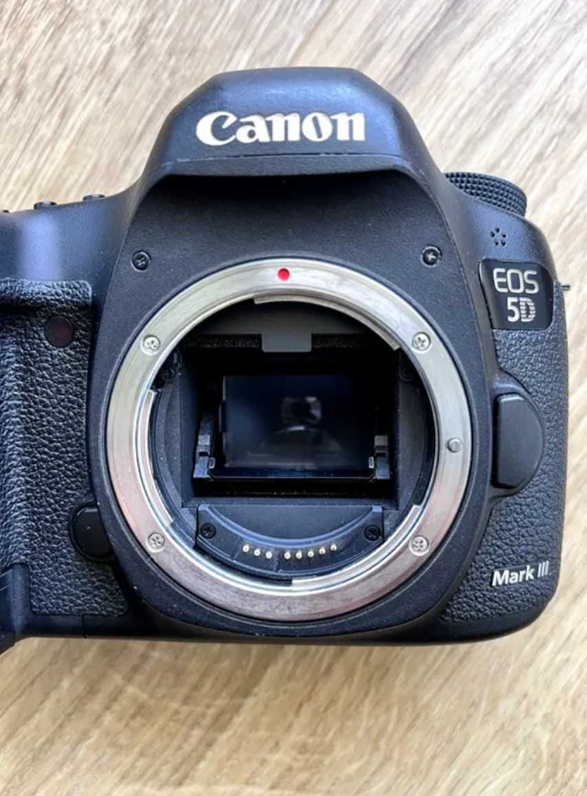 Lustrzanka Canon EOS 5D Mark III mark 3 przebieg 331 tys.
