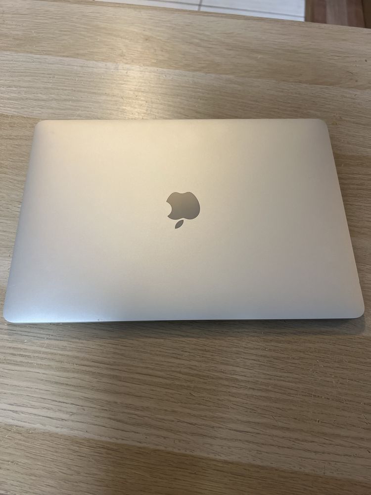 MacBook Air 13 i3 8GB ssd 256GB 2020r. Świetny stan