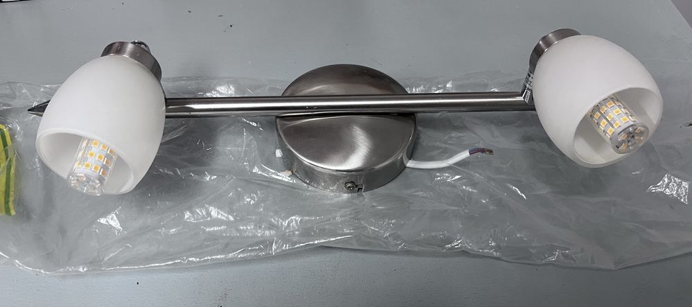 Lampa kinkiet oświetlenie łazienkowe nad lustrem biały