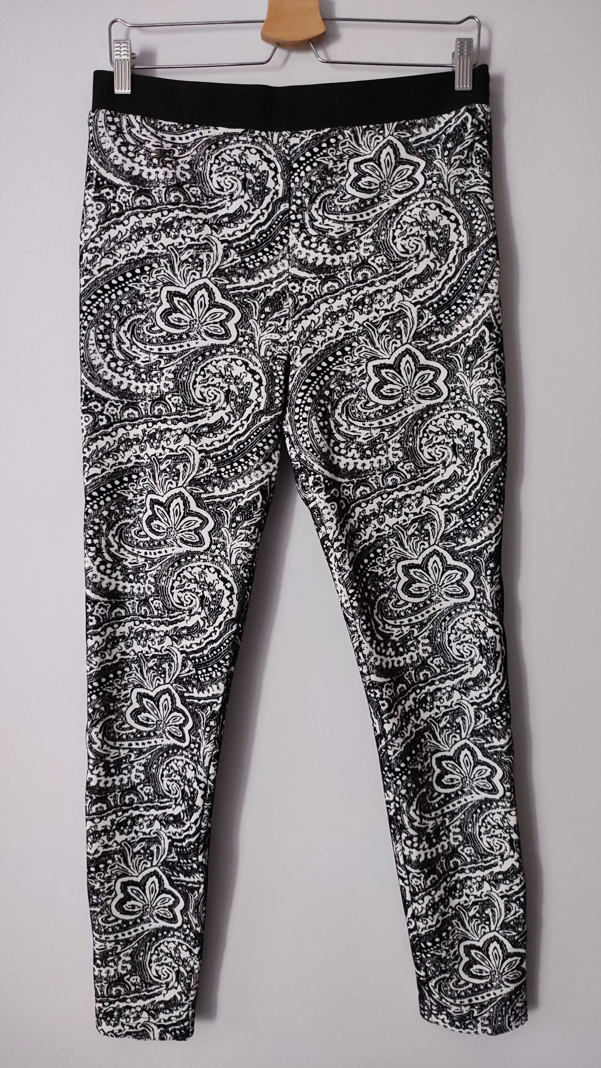 Spodnie legginsy damskie czarno białe wzorzyste w kwiaty Topshop