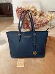 Torebka skórzana Michael Kors granatowa