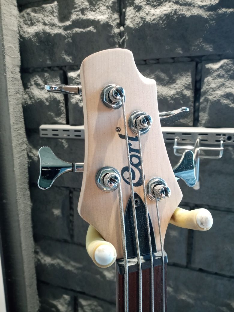 Gitara basowa Cort