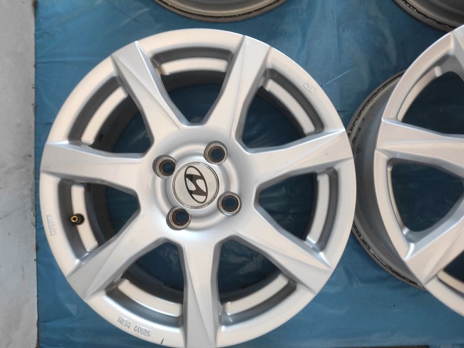 387 Felgi aluminiowe HYUNDAI R 15 4x100 Bardzo Ładne Czujniki