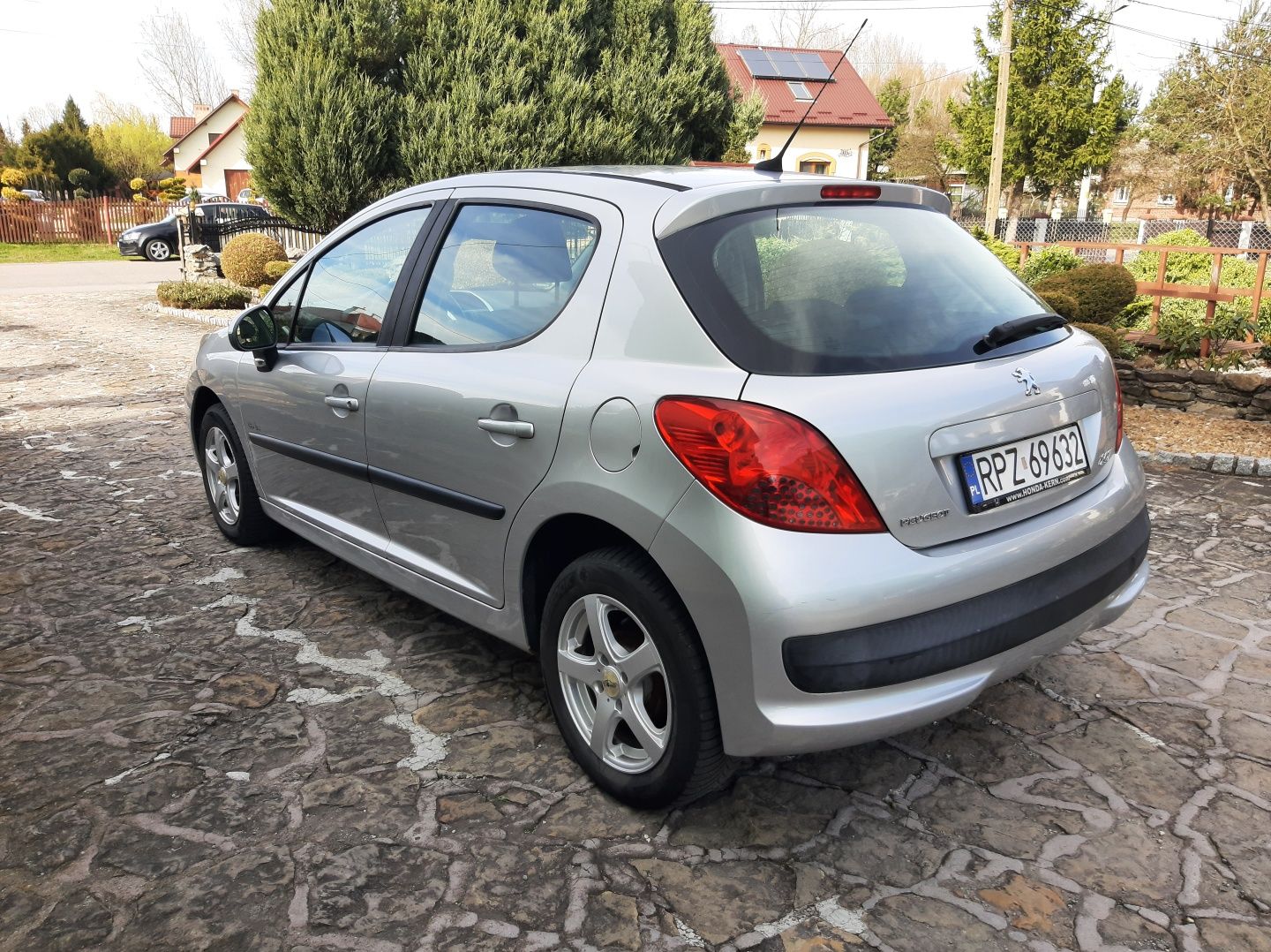 Peugeot 207 1.4 sprowadzony zarejestrowany faktura stan bardzo dobry