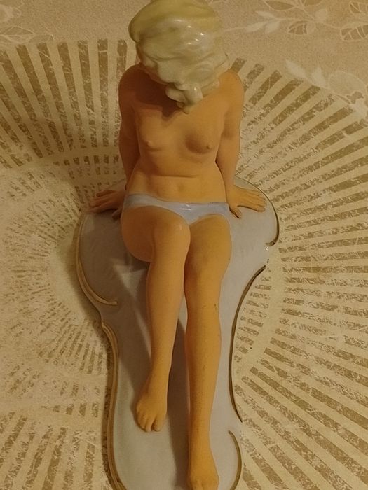 Статуэтка девушка на пляже ГДР
