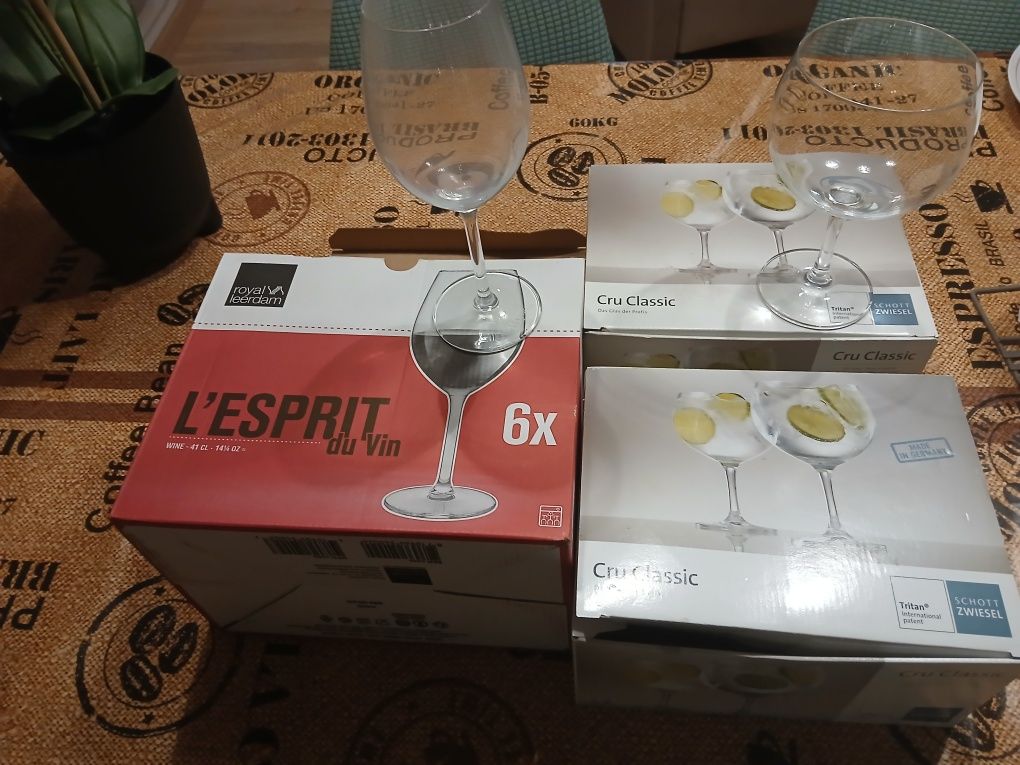 Copos vinho e gin