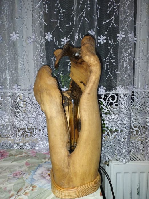Niepowtarzalna lampa drewniana