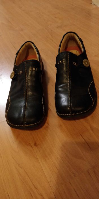 Sapatos em pêle - da marca Clarks