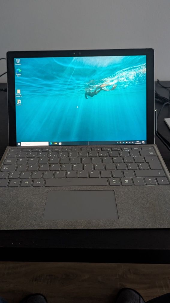 Surface Pro 4 - inclui teclado e carregador, impecável