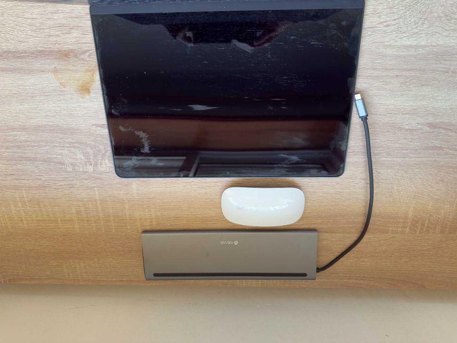 Apple MacBook Air M2 2022 + Magic Mouse 2 + Adaptador 10-1