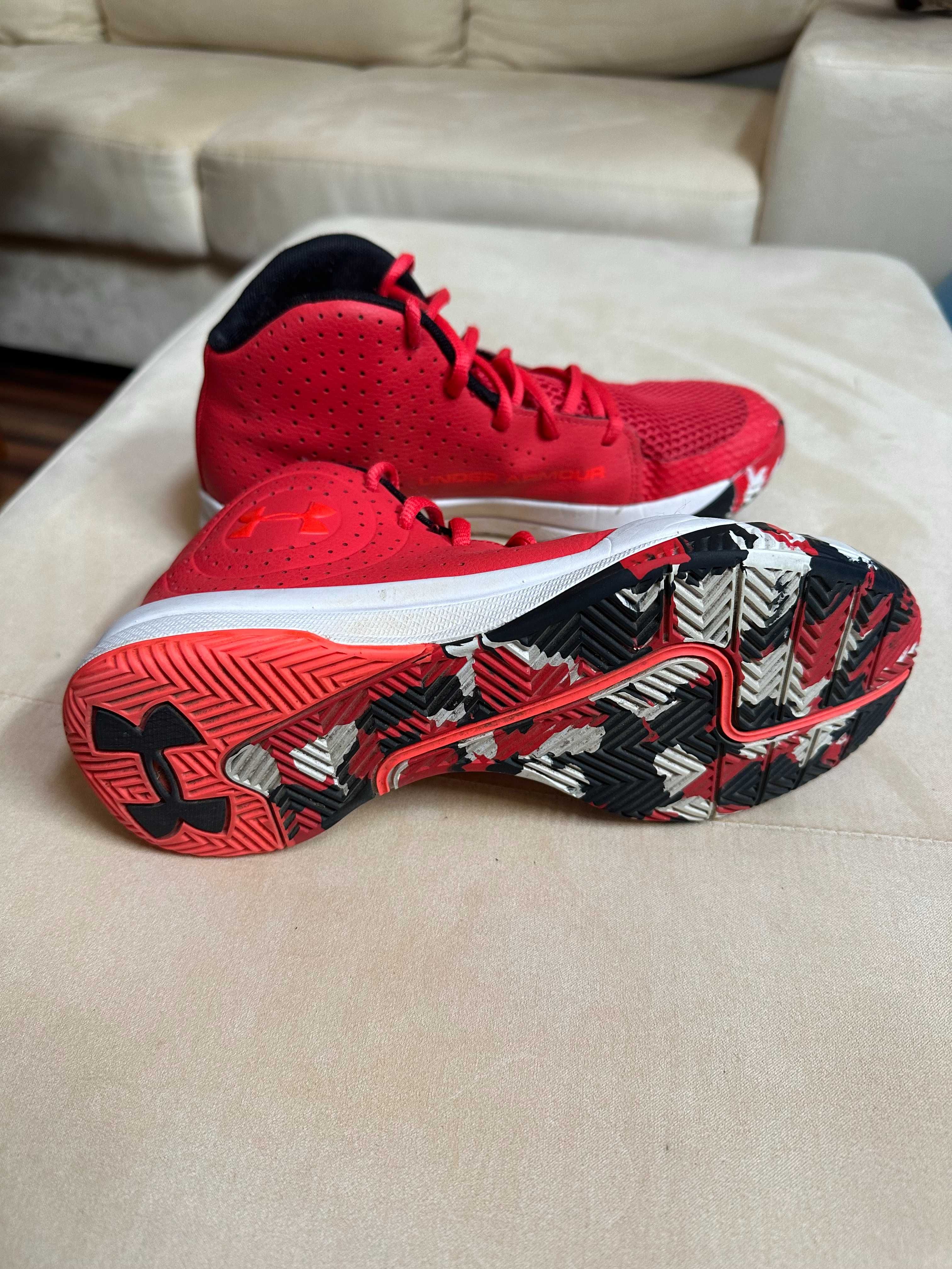 Buty dziecięce Under Armour roz.39 (24,5cm)