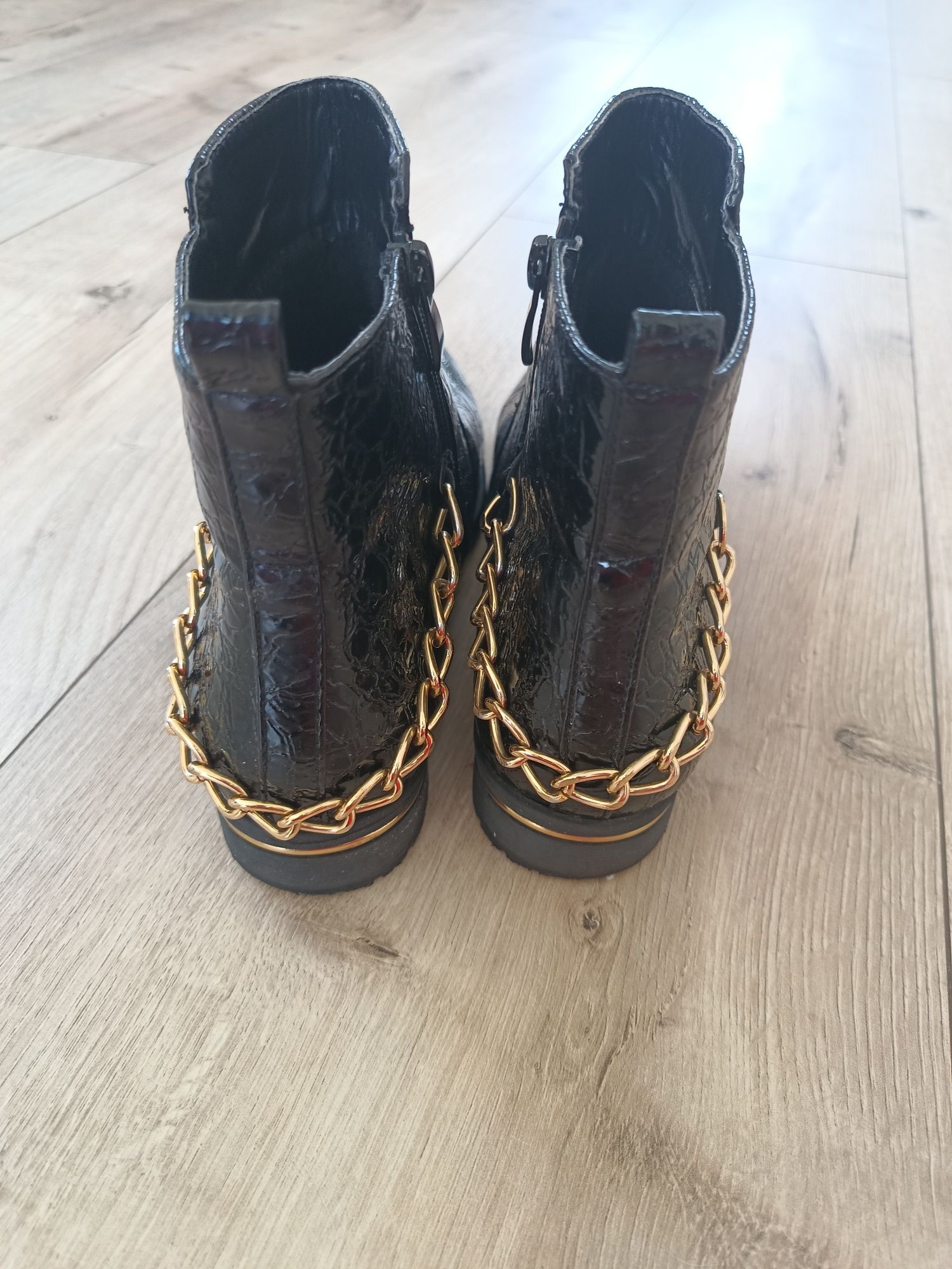 Botki lakierowane r 40
