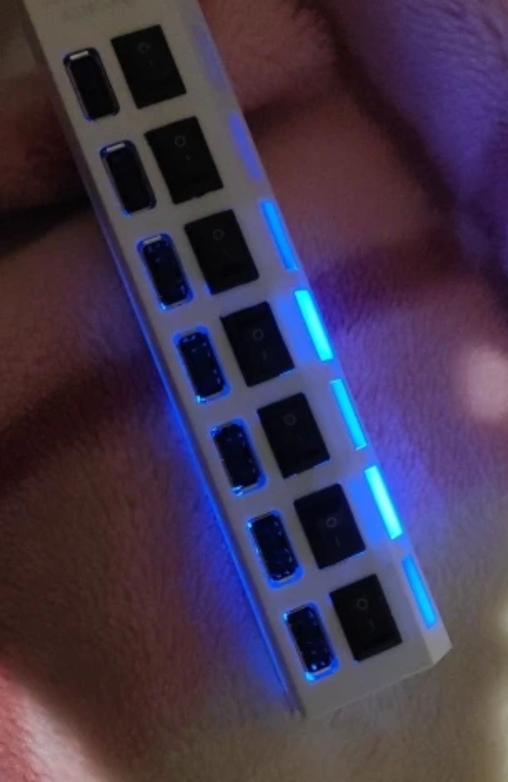Wiele portów USB 2.0  Multii ładowarka do wielu urządzeń C i hub tp

T