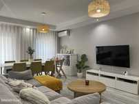 Apartamento T3 remodelado, com terraço, para venda em Quatro Caminhos,
