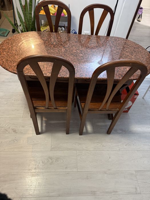 Mesa de jantar com cadeiras