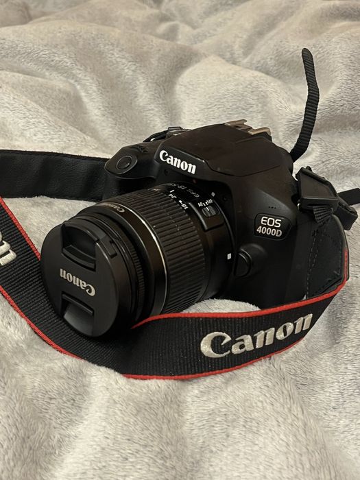 Canon EOS 4000D..