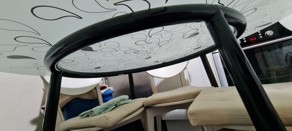 Mesa em vidro com 6 cadeiras