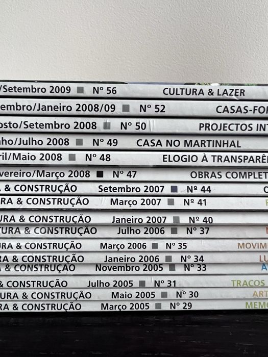 Diversas edições da revista Arquitetura e Construção de 2005 a 2009