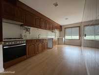 Apartamento T2 com garagem, S. Bernardo