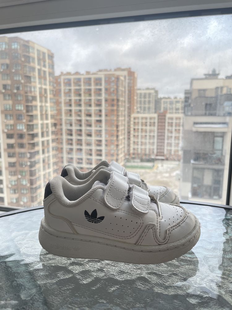 Дитячі білі кросівки adidas кросовки
