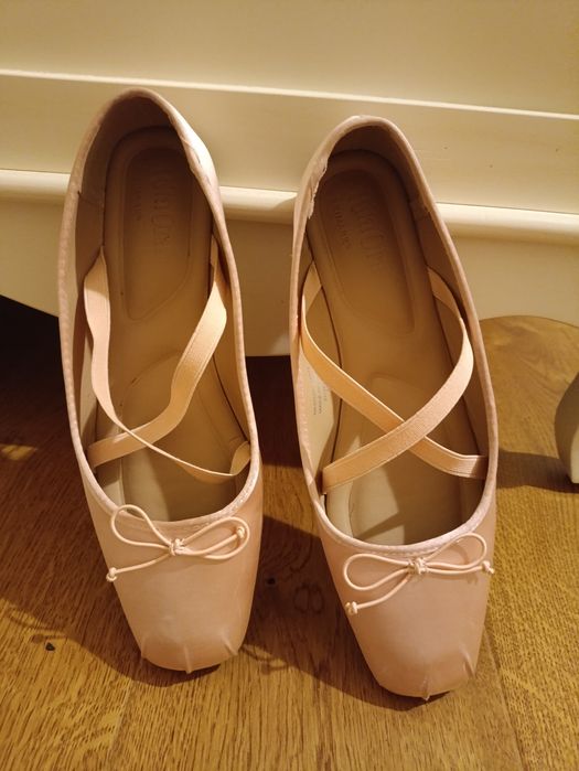 Pudrowe baleriny satynowe Massimo dutti