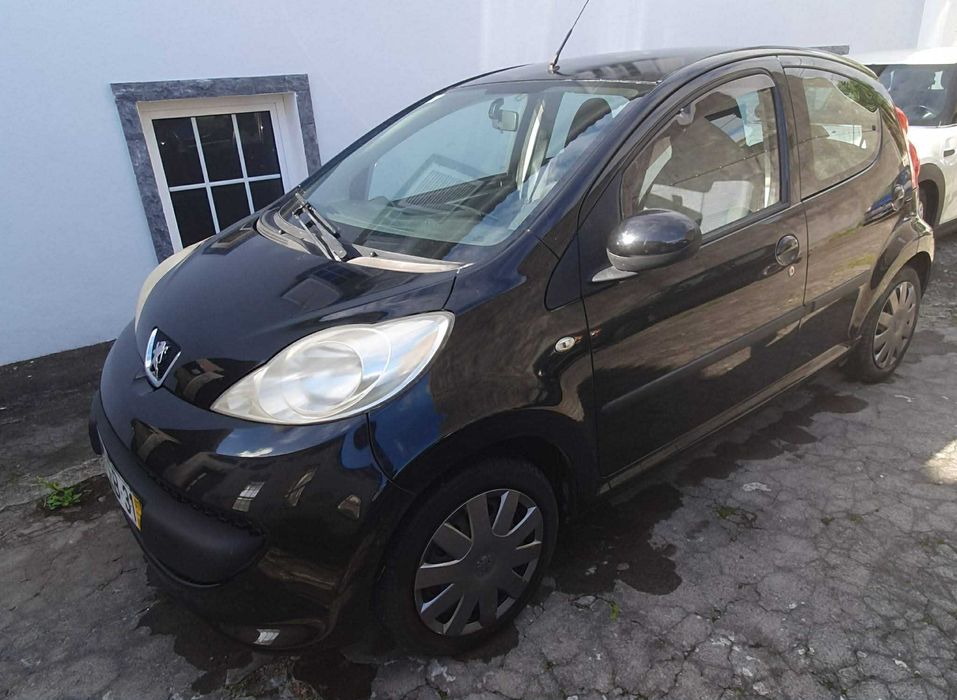 Vende-se Peugeot 107