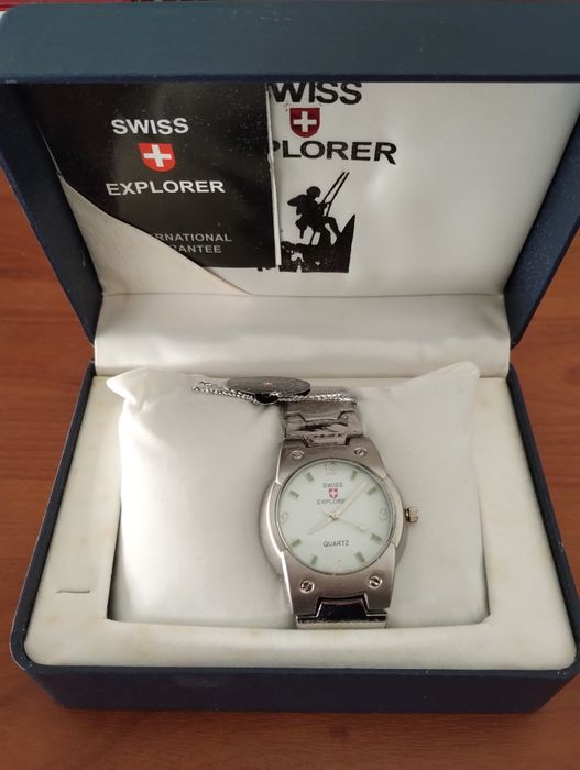 Relógio analógico Swiss Explorer novo na caixa