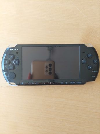 PSP nova quase sem uso, bateria cheia e 6 jogos.