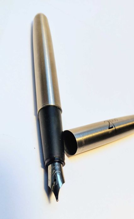 Stalowe pióro wieczne Parker Frontier Greenwich Meridian 2000