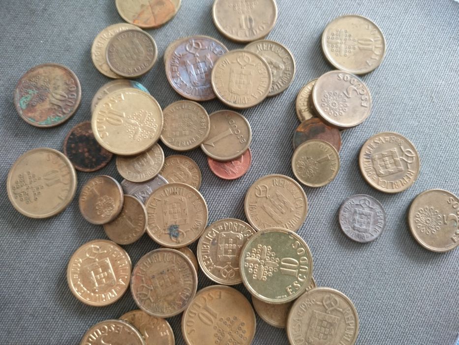 Moedas de escudo antigas