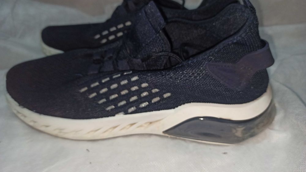 Летние кроссовки  в отличном состоянии