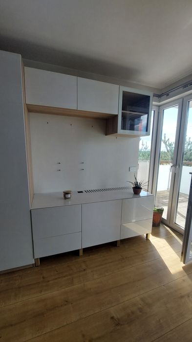 Zestaw białych mebli do salonu/sypialni