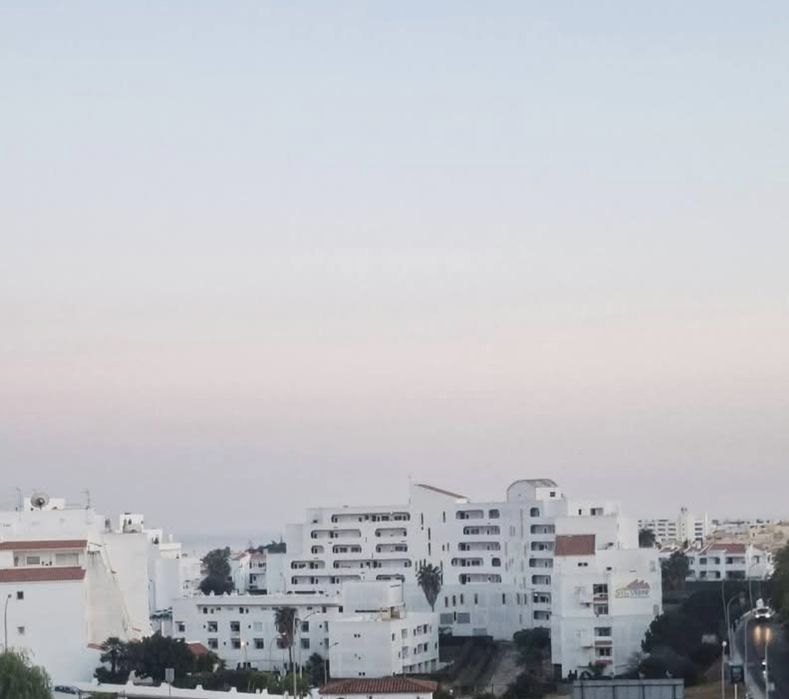 Arrendamento apartamento com 2 quartos a 5mn da Oura, Albufeira €1500