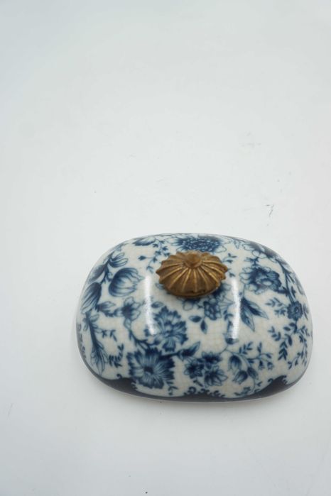 SZKATUŁKA puzderko porcelana z brązem