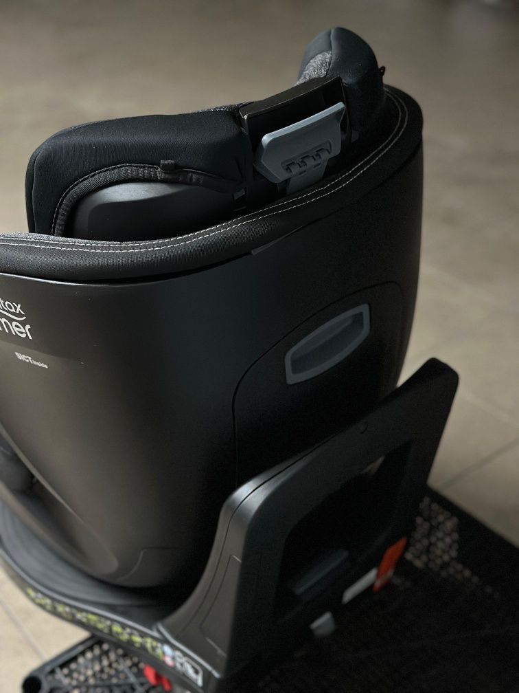 Fotelik Britax Romer Dualfix M-Size Graphite Marbie