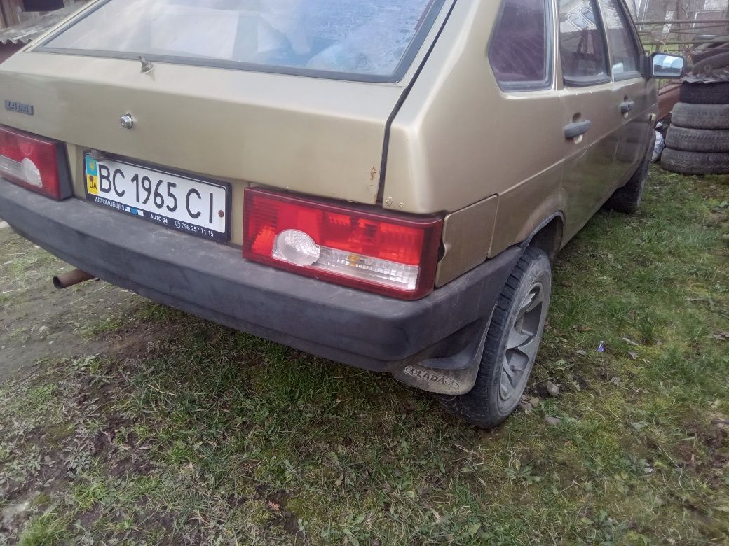 Продаю дивятку стоїть без діла
