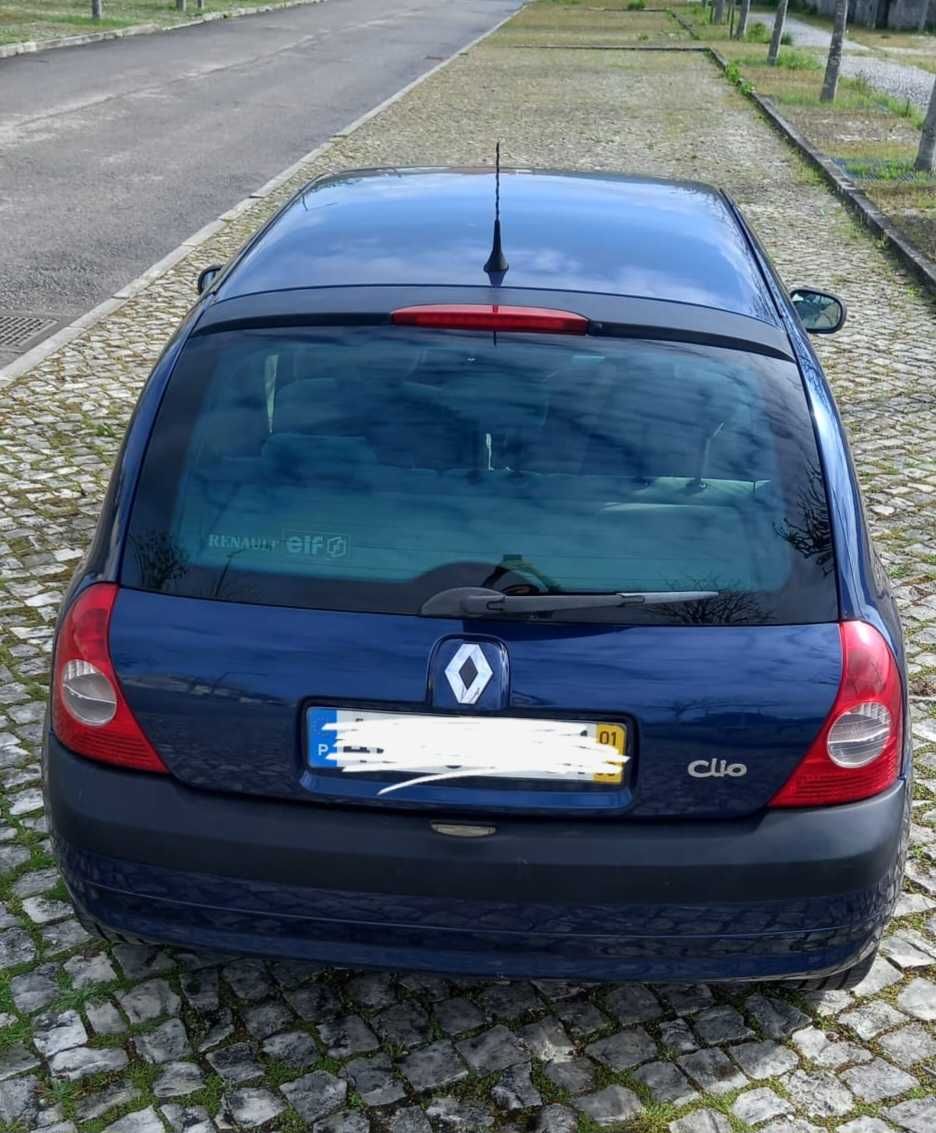 Renault Clio em bom estado