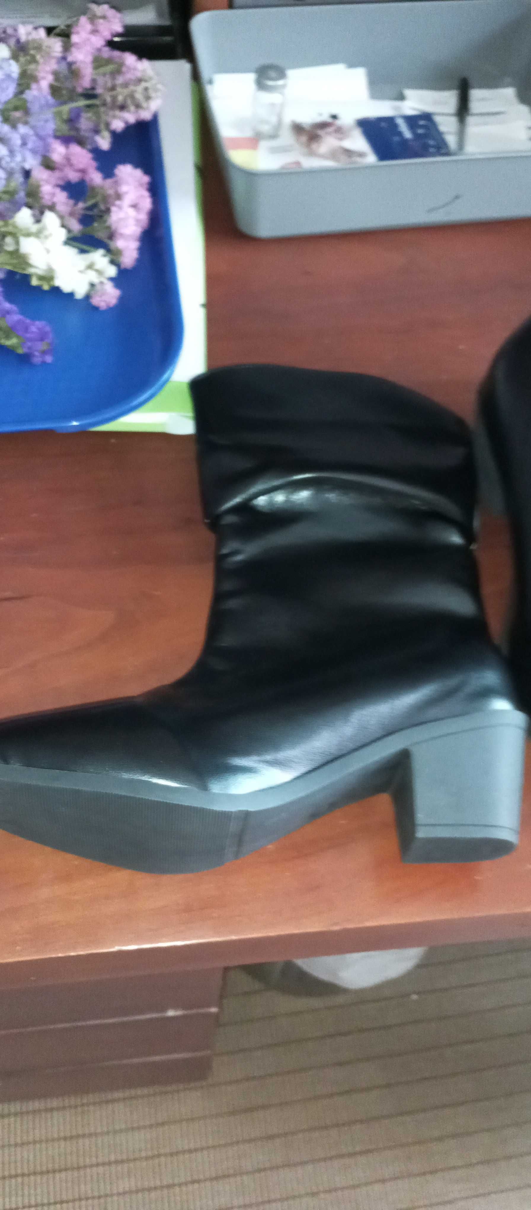 Botas pretas senhora